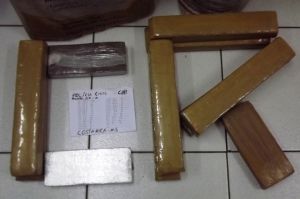Droga apreendida pelo COB e pela Polcia Civil