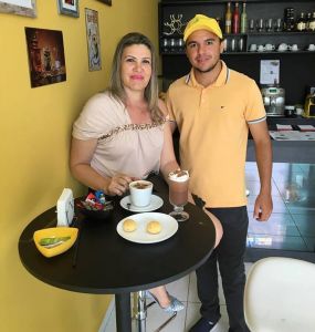 Professora Manuelina e empresrio Sandrini