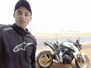 Will em um Passeio de Moto