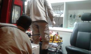 Vitima no interior da ambulncia do Corpo de Bombeiros