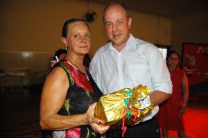 Prefeito Jesus Baird, em confraterniza no centro do Idoso