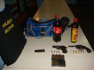Material encontrado em uma sacola que ele carregava 