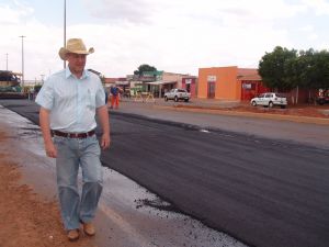 Prefeito Baird acompanhando as obras da avenida