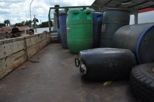 Tambores de combustvel apreendido
