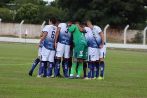 Jogadores do CREC no jogo contra o Operrio