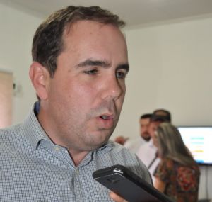 Prefeito Rogrio Rosalin falando das festividade no municpio
