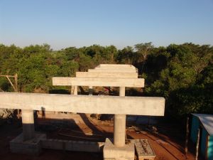 Ponte em construo sobre o rio Sucuri