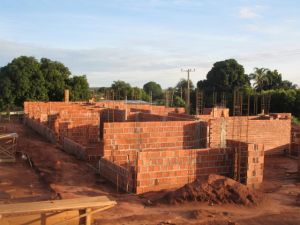 Obra de construo das celas e delegacia em andamento   
