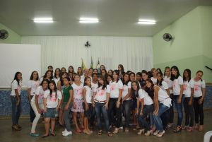 As jovens que participaram do projeto debutantes