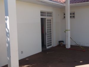 Porta dos fundos do prdio
