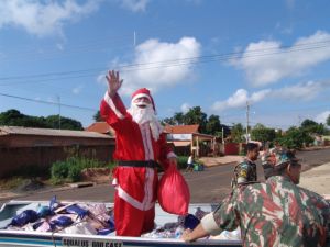 Entrega de brinquedos arrecadados pela policia
