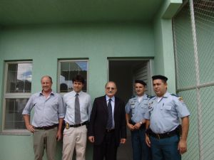 Autoridades em visita a nova delegacia